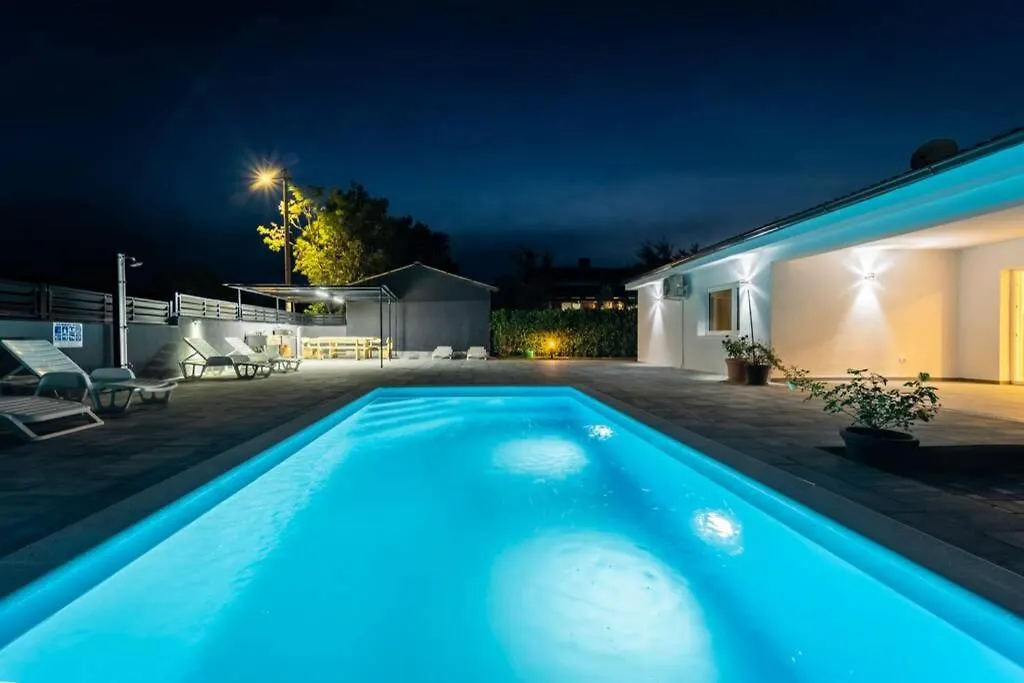 Villa Pavicini - With Heated Pool