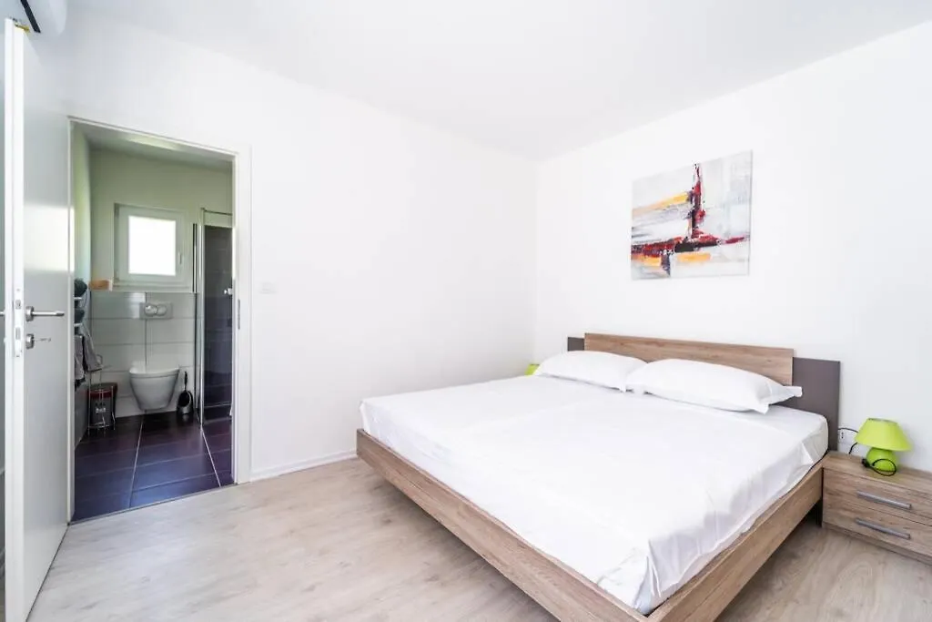 Villa Pavicini - With Heated Pool