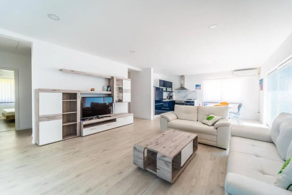 Villa Pavicini - With Heated Pool