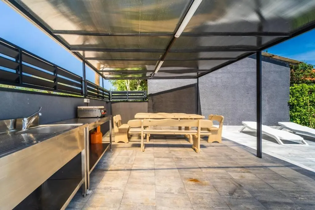 Villa Pavicini - With Heated Pool