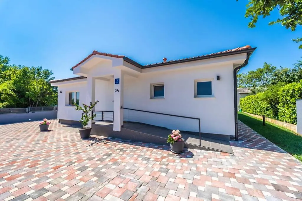 Villa Pavicini - With Heated Pool