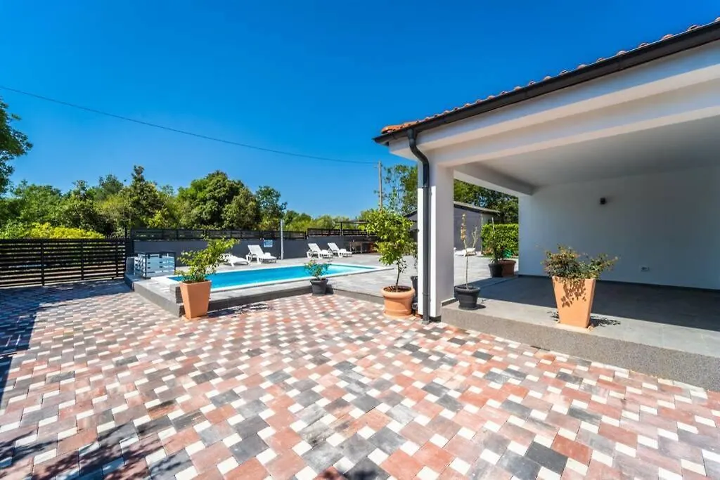 Villa Pavicini - With Heated Pool